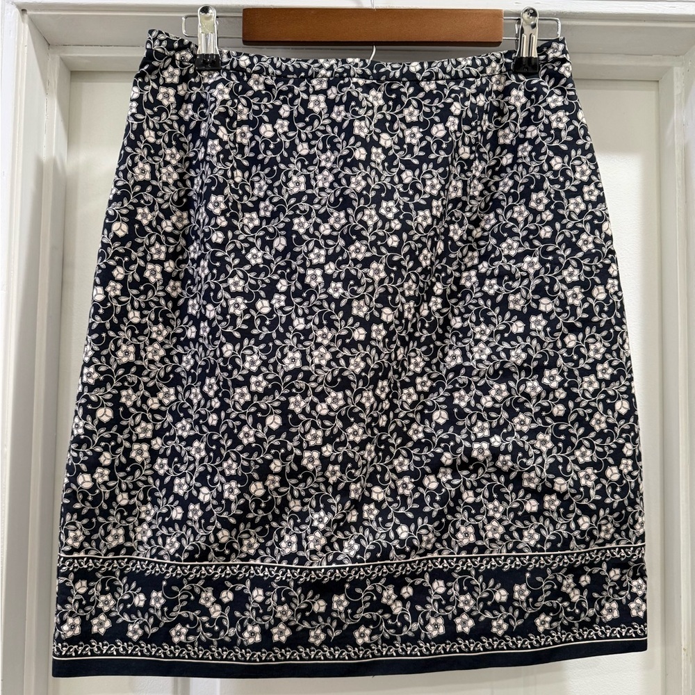 Casual Corner Annex Navy & White Floral Skirt Size 8